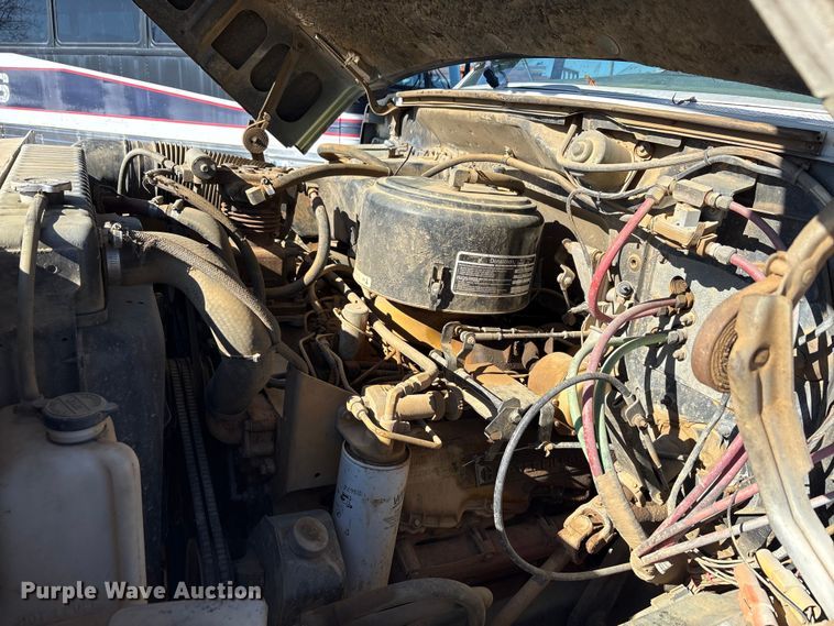 image for item EA7786 1987 Ford F8000 utility / service truck