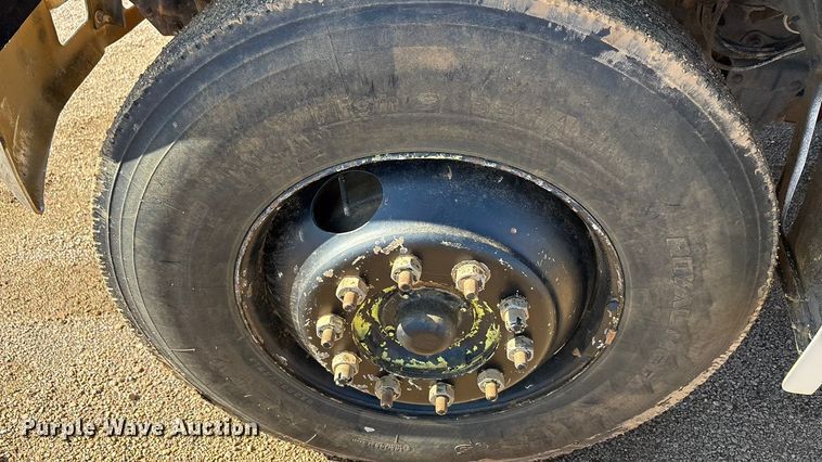 image for item EA7786 1987 Ford F8000 utility / service truck