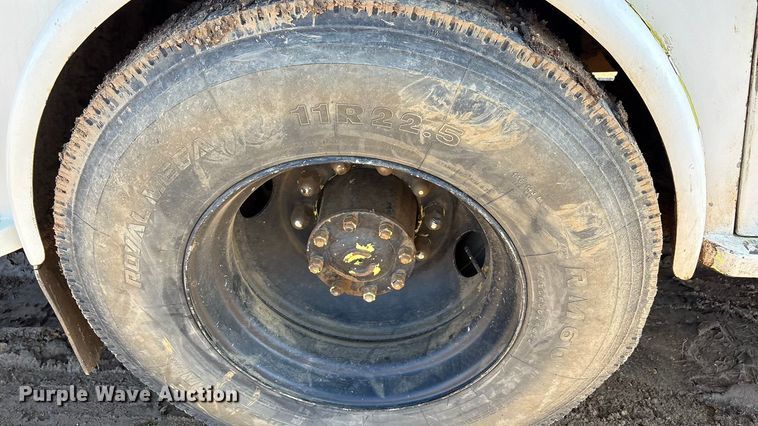 image for item EA7786 1987 Ford F8000 utility / service truck