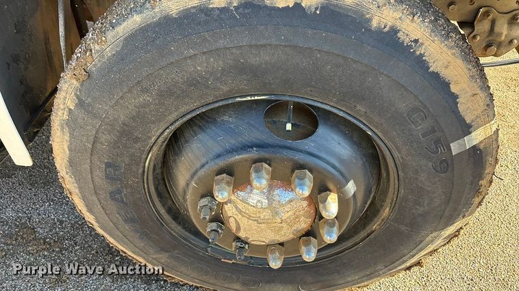 image for item EA7786 1987 Ford F8000 utility / service truck