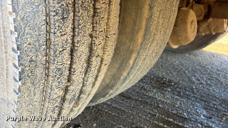 image for item EA7786 1987 Ford F8000 utility / service truck