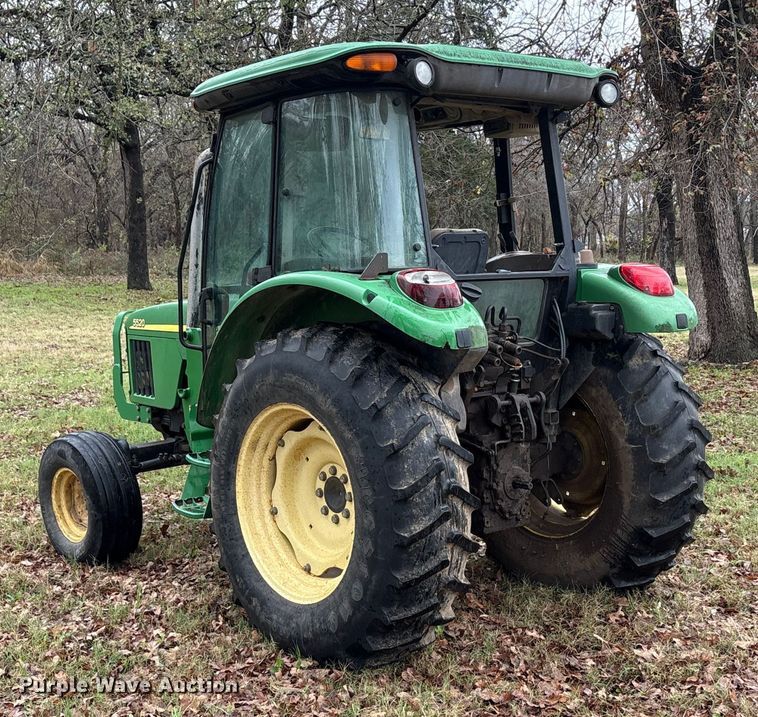 image for item EA7788 2004 John Deere 5520 tractor