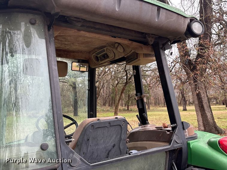 image for item EA7788 2004 John Deere 5520 tractor