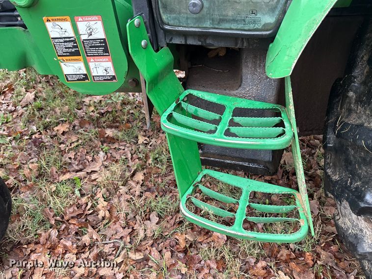 image for item EA7788 2004 John Deere 5520 tractor