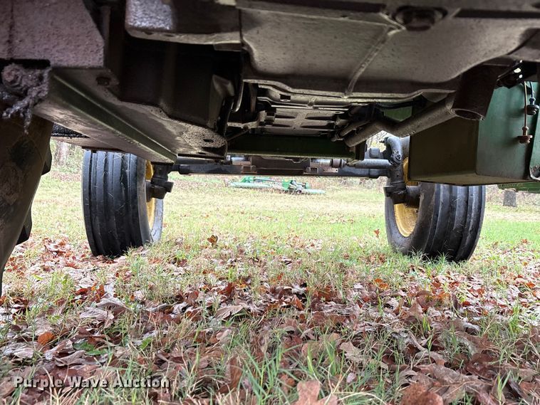 image for item EA7788 2004 John Deere 5520 tractor