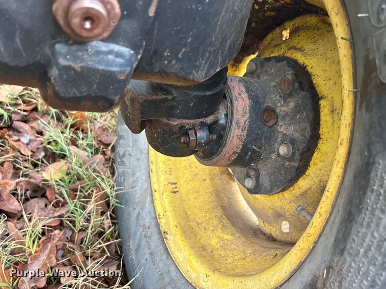 image for item EA7788 2004 John Deere 5520 tractor