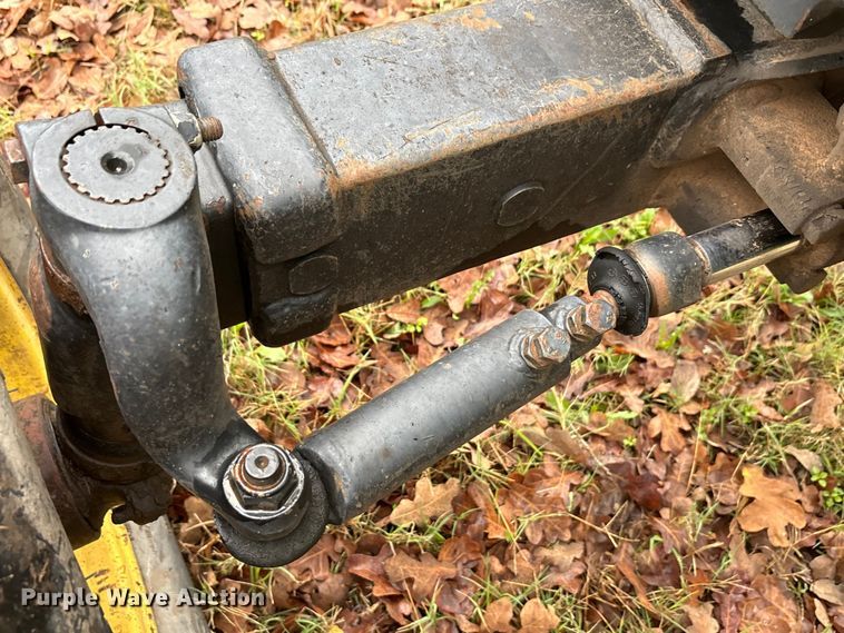 image for item EA7788 2004 John Deere 5520 tractor