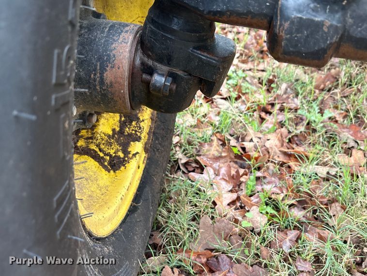 image for item EA7788 2004 John Deere 5520 tractor