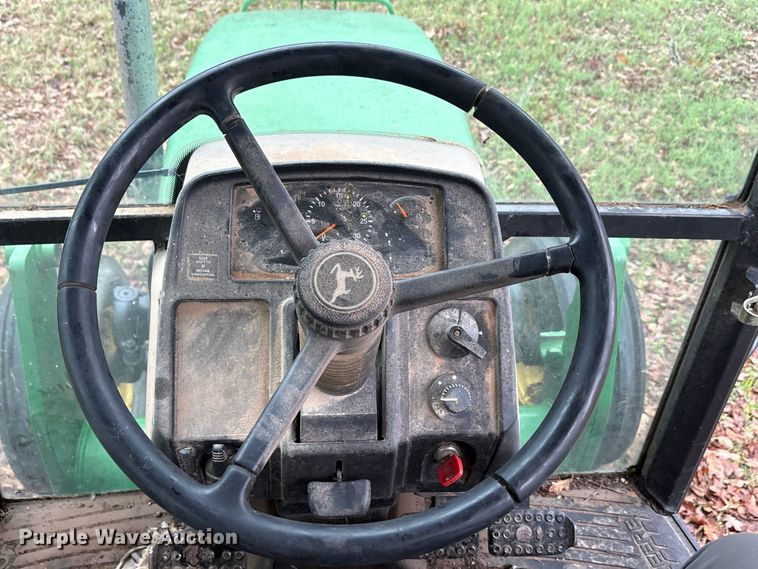 image for item EA7788 2004 John Deere 5520 tractor