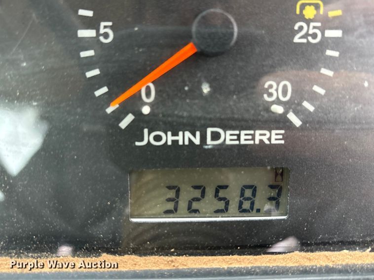 image for item EA7788 2004 John Deere 5520 tractor