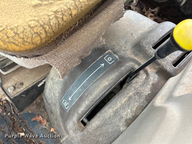 image for item EA7788 2004 John Deere 5520 tractor