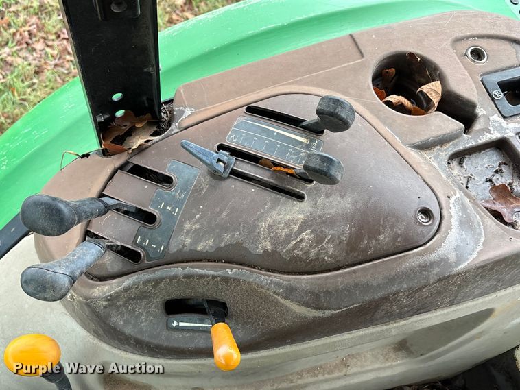 image for item EA7788 2004 John Deere 5520 tractor