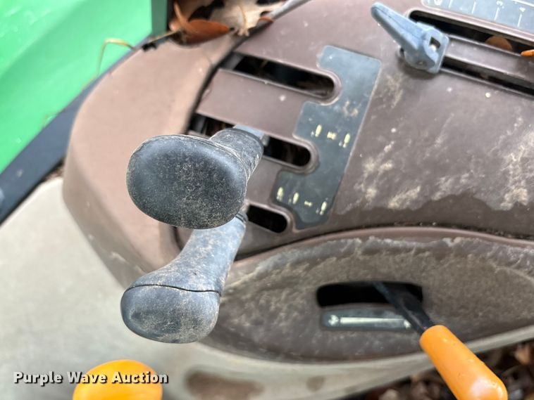 image for item EA7788 2004 John Deere 5520 tractor