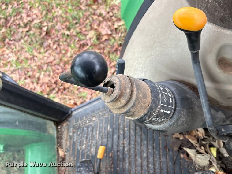 image for item EA7788 2004 John Deere 5520 tractor