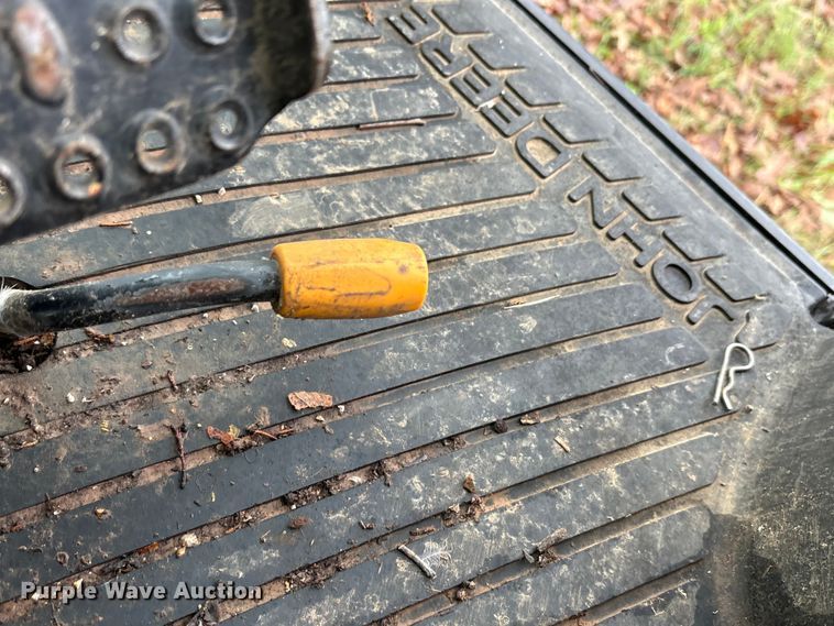 image for item EA7788 2004 John Deere 5520 tractor