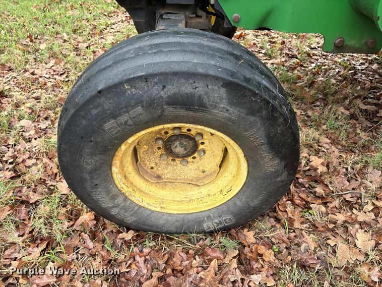 image for item EA7788 2004 John Deere 5520 tractor