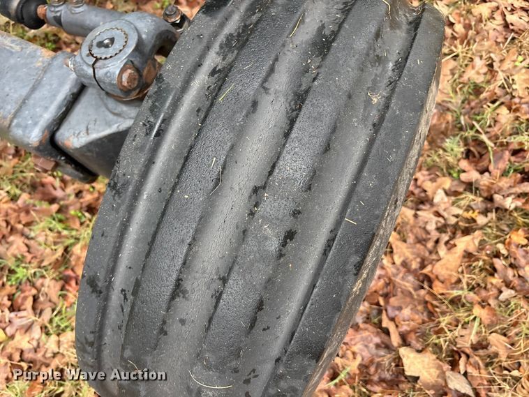 image for item EA7788 2004 John Deere 5520 tractor