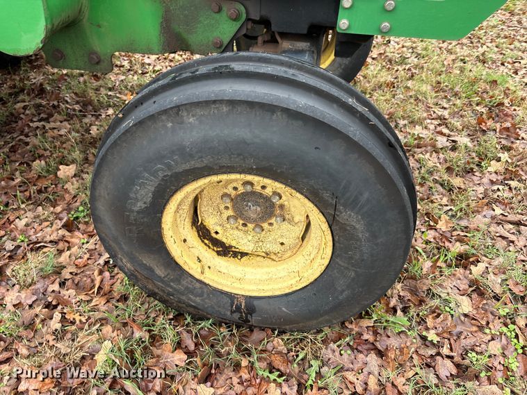 image for item EA7788 2004 John Deere 5520 tractor