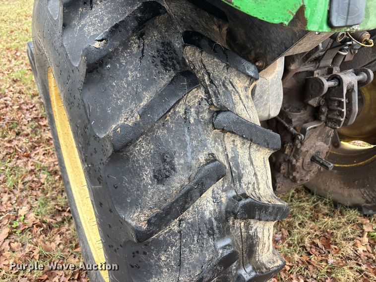 image for item EA7788 2004 John Deere 5520 tractor