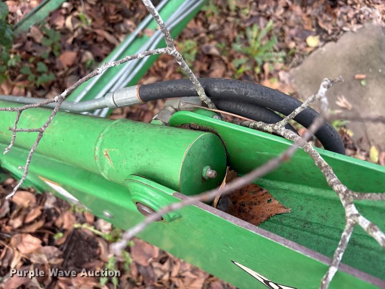 image for item EA7788 2004 John Deere 5520 tractor