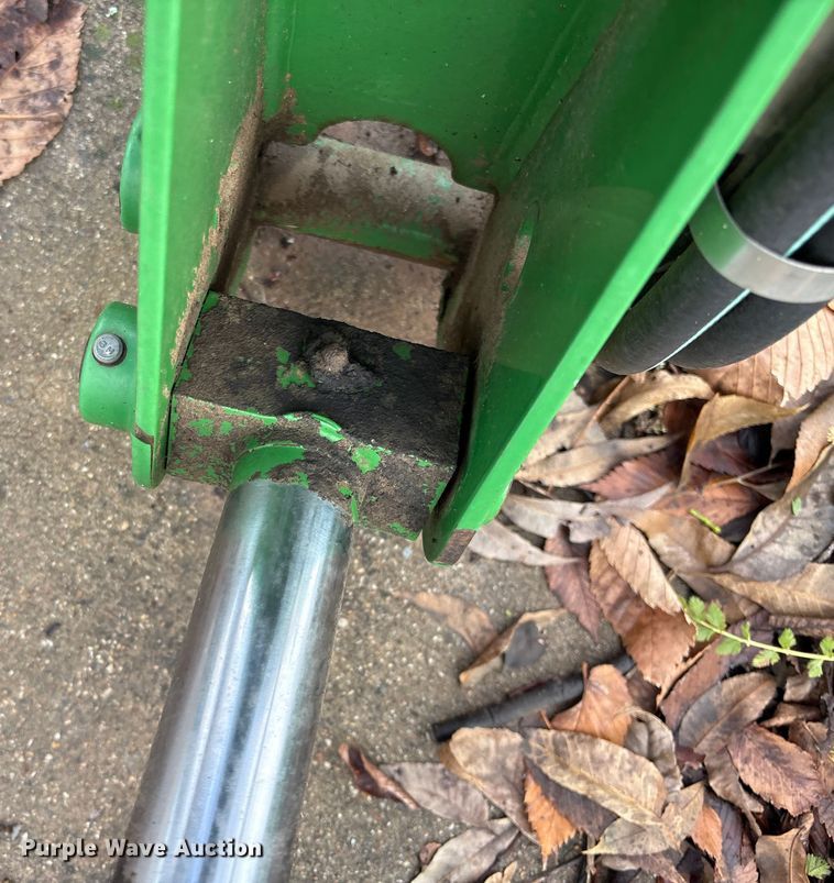 image for item EA7788 2004 John Deere 5520 tractor