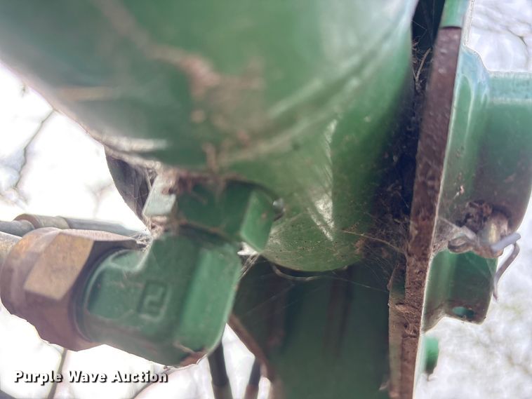 image for item EA7788 2004 John Deere 5520 tractor