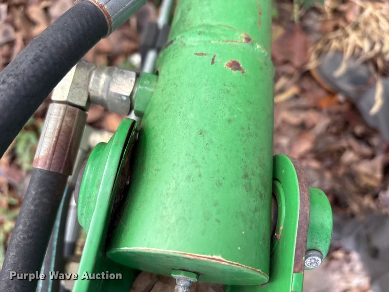 image for item EA7788 2004 John Deere 5520 tractor