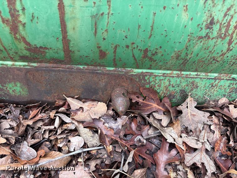 image for item EA7788 2004 John Deere 5520 tractor