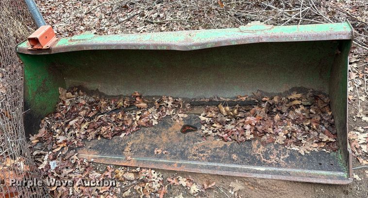 image for item EA7788 2004 John Deere 5520 tractor