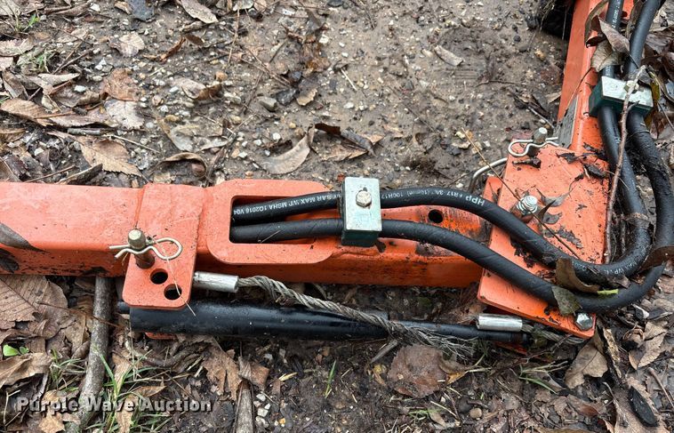 image for item EA7788 2004 John Deere 5520 tractor