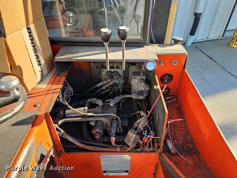 image for item EB8463 Raymond 20R40TT forklift