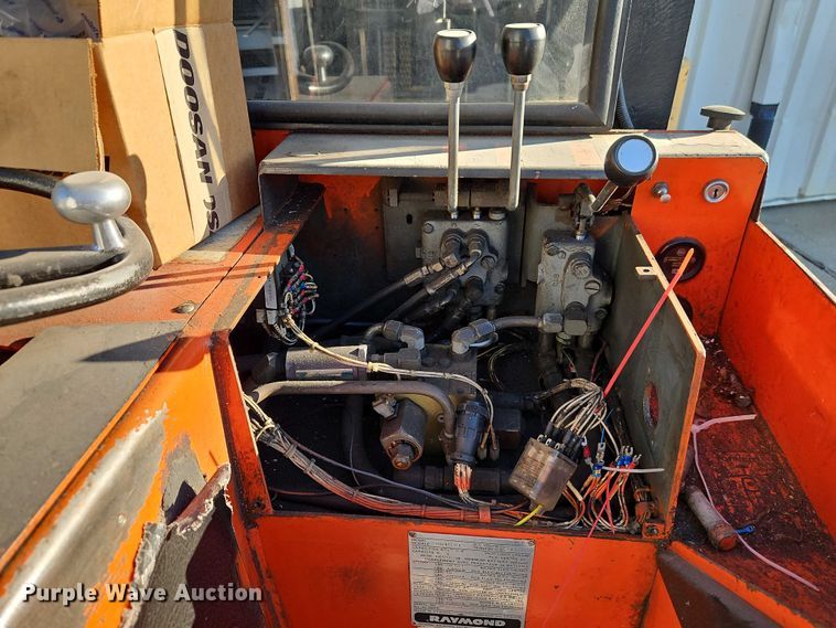 image for item EB8463 Raymond 20R40TT forklift