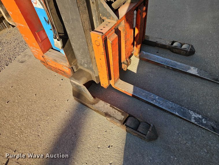 image for item EB8463 Raymond 20R40TT forklift