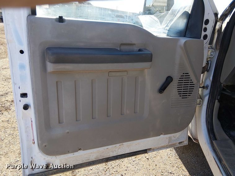 image for item EC1294 2008 Ford F250 Super Duty flatbed pickup truck