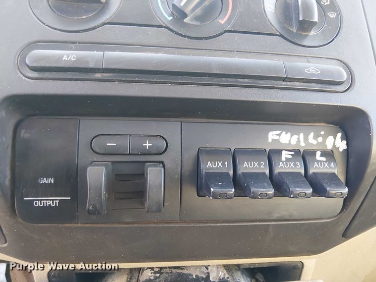 image for item EC1294 2008 Ford F250 Super Duty flatbed pickup truck