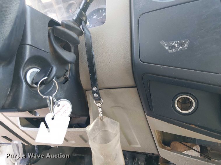 image for item EC1294 2008 Ford F250 Super Duty flatbed pickup truck