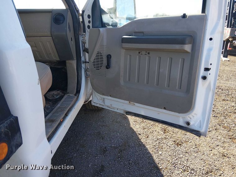 image for item EC1294 2008 Ford F250 Super Duty flatbed pickup truck