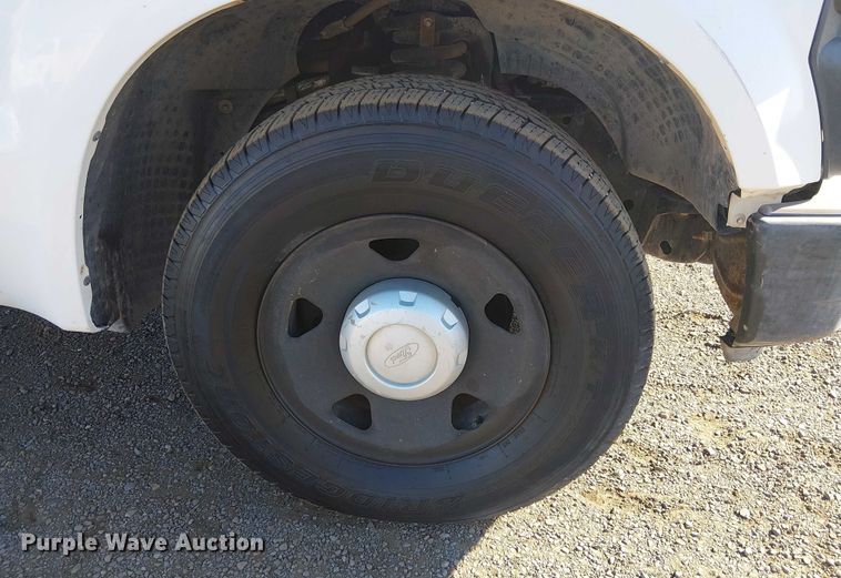 image for item EC1294 2008 Ford F250 Super Duty flatbed pickup truck