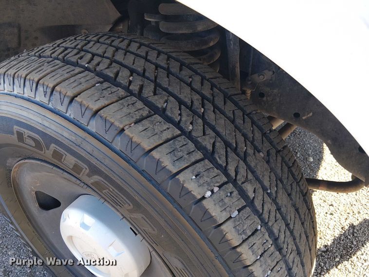 image for item EC1294 2008 Ford F250 Super Duty flatbed pickup truck