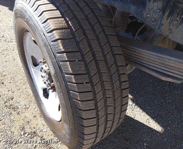 image for item EC1294 2008 Ford F250 Super Duty flatbed pickup truck