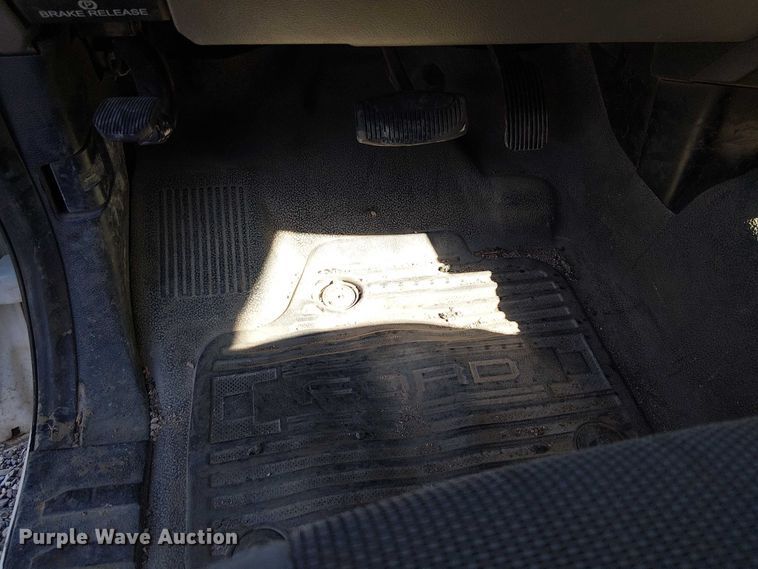 image for item EC1303 2017 Ford F250 Super Duty Crew Cab utility bed pickup truck