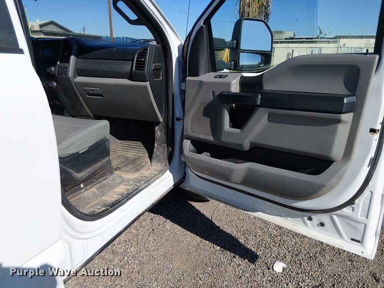 image for item EC1303 2017 Ford F250 Super Duty Crew Cab utility bed pickup truck