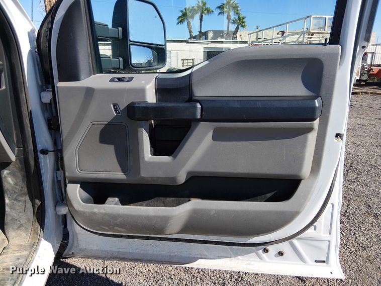 image for item EC1303 2017 Ford F250 Super Duty Crew Cab utility bed pickup truck