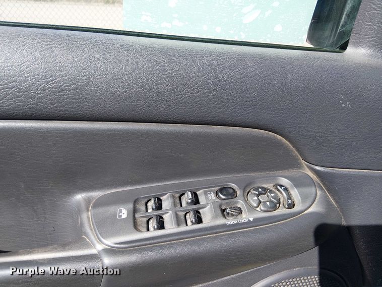 image for item EC1314 2003 Dodge Ram 2500 Quad Cab pickup truck