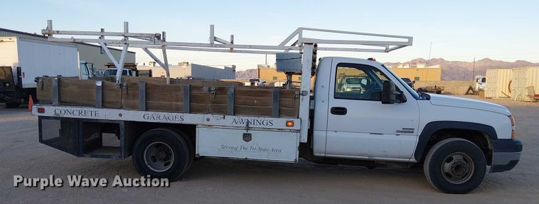 image for item EC1317 2006 Chevrolet Silverado 3500 flatbed pickup truck