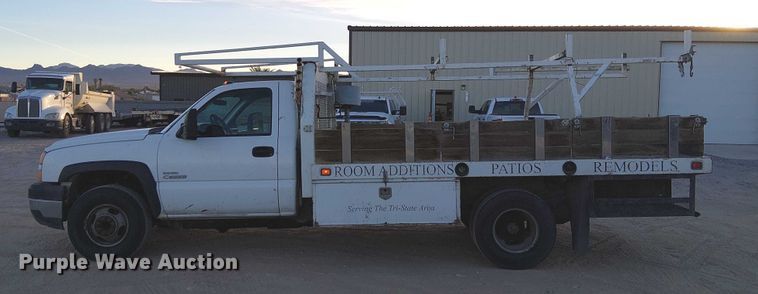 image for item EC1317 2006 Chevrolet Silverado 3500 flatbed pickup truck