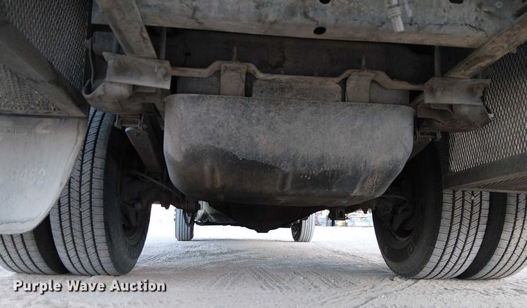 image for item EC1317 2006 Chevrolet Silverado 3500 flatbed pickup truck