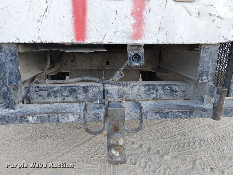 image for item EC1317 2006 Chevrolet Silverado 3500 flatbed pickup truck