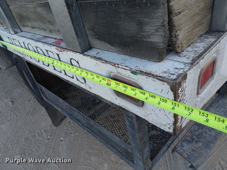 image for item EC1317 2006 Chevrolet Silverado 3500 flatbed pickup truck