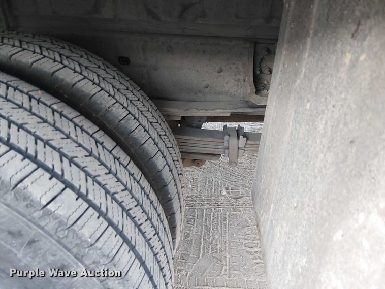 image for item EC1317 2006 Chevrolet Silverado 3500 flatbed pickup truck